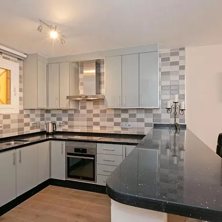 First Line Luxury Parque Tropical Dracaena Apartman