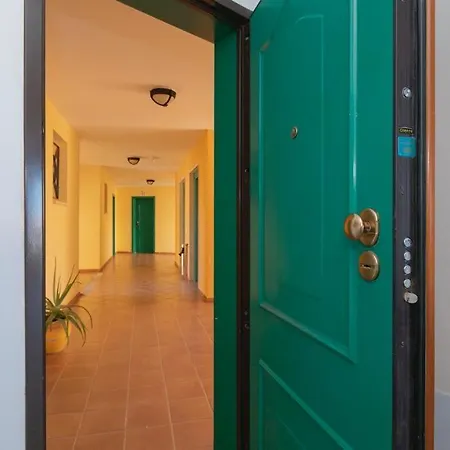 First Line Luxury Parque Tropical Dracaena Apartman *
